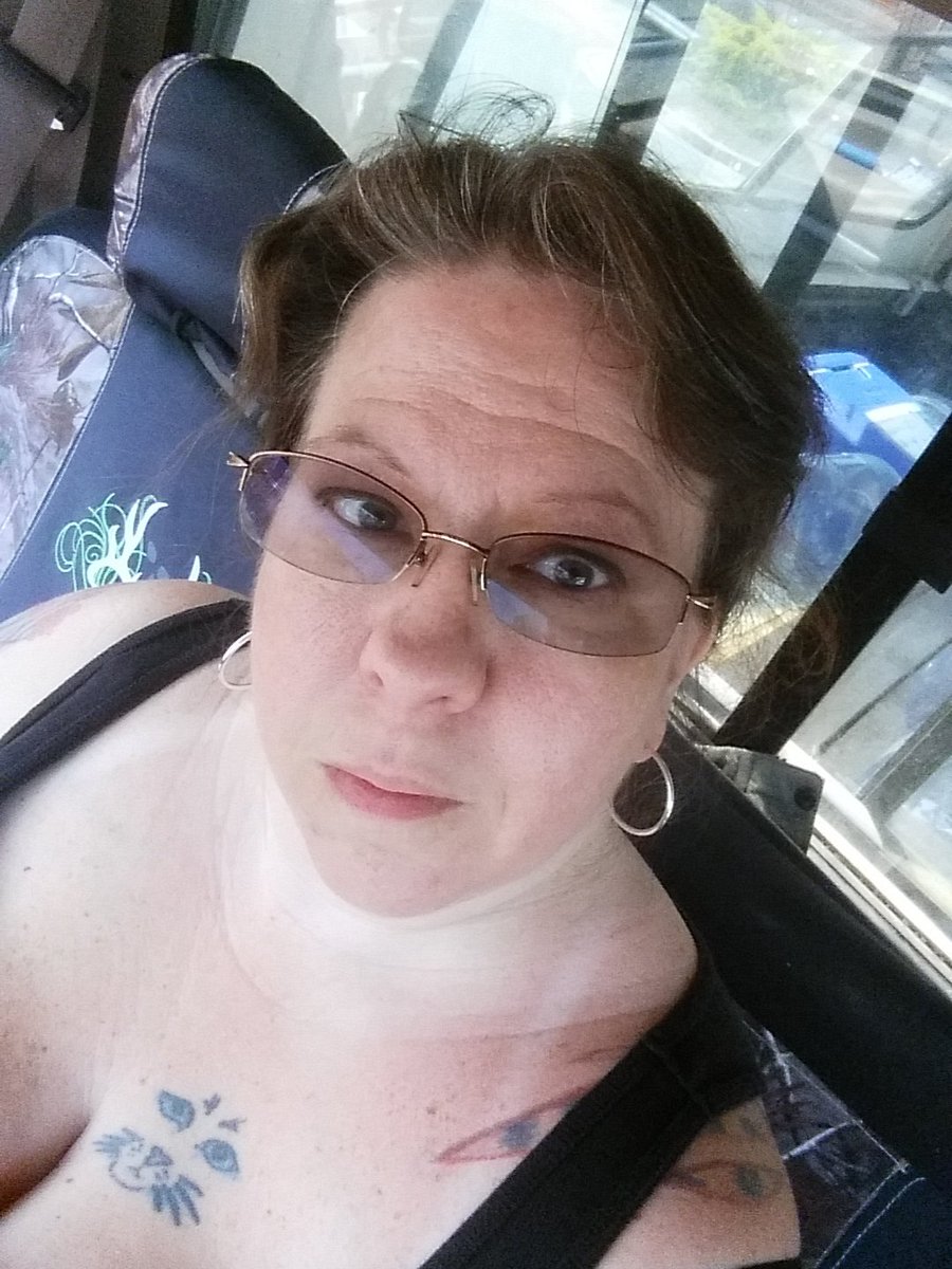 PlayfulCougarSC's tweet photo. Good morning. Out and about. 😊 https://t.co/jr7s9UvvKu