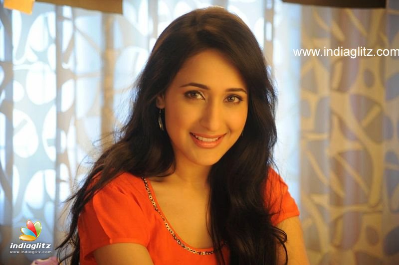 igtelugu's tweet photo. And The #BestFemaleDebut Actor is @itsmepragya for #MirchiLantiKurradu!
#CineMaaAwards2016 @MAATV #IndiaglitzTelugu https://t.co/Mox7bm31n9