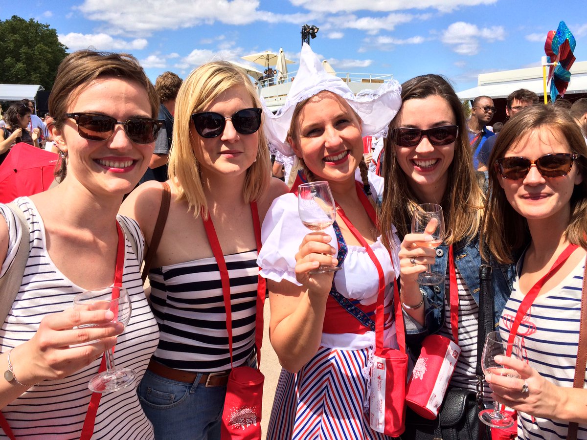 F3Aquitaine's tweet photo. #BFV2014 Les sourires de @BordeauxFeteVin en images dans notre live https://t.co/Xoah7ck4wg CC @BordeauxTourism https://t.co/D9kcZU2Gnz