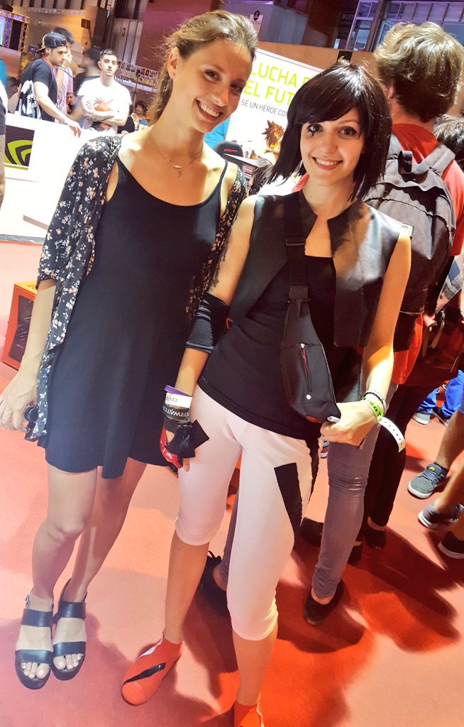 PureGaming_ES's tweet image. Faith y @MichelleJWeb se han hecho amigas en nuestro stand 🤗.  @EA_Espana