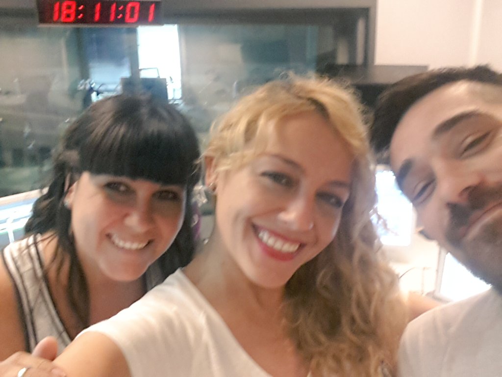 NavarroAlmudena's tweet photo. #Tardedeayer acompañada de estos magníficos locutores Ruth y Jordi @CADENA100 https://t.co/pARoKdEjHt