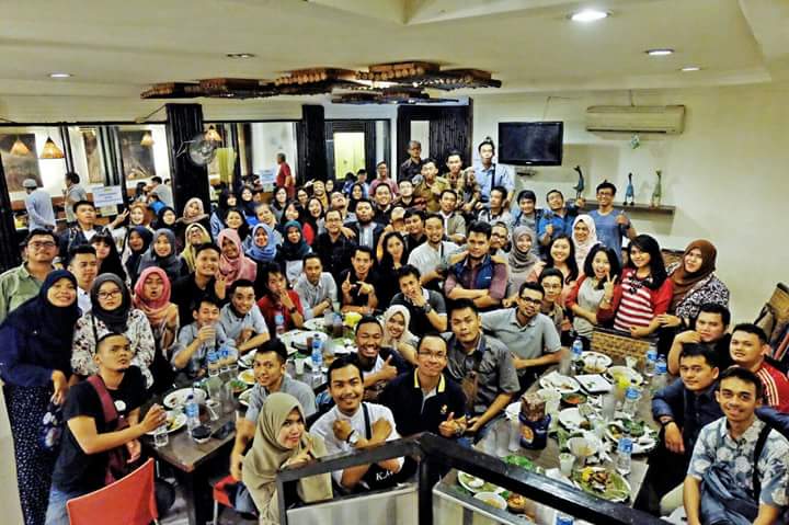 Buka puasa ku hari ini sama segini banyak orang.

Buka puasamu gimana? 😆