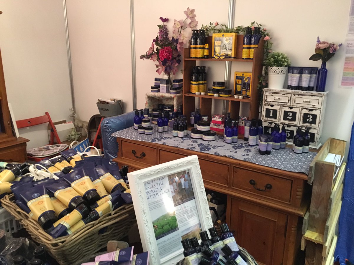 womanthatfarms's tweet photo. Gorgeous Neals Yard organic skincare @ScotlandRHShow sold by @HTreasureHouse #nealsyard #organic @NYR_Official https://t.co/8hFXXQn5fi