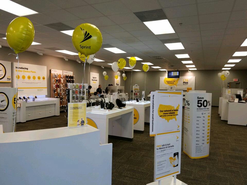 SprintTrenton's tweet photo. Come see our deals for #SprintSaysThanks event!GREAT bonus offers for switching today!Bring your friends #sprint4rgv https://t.co/qgetPeBEst