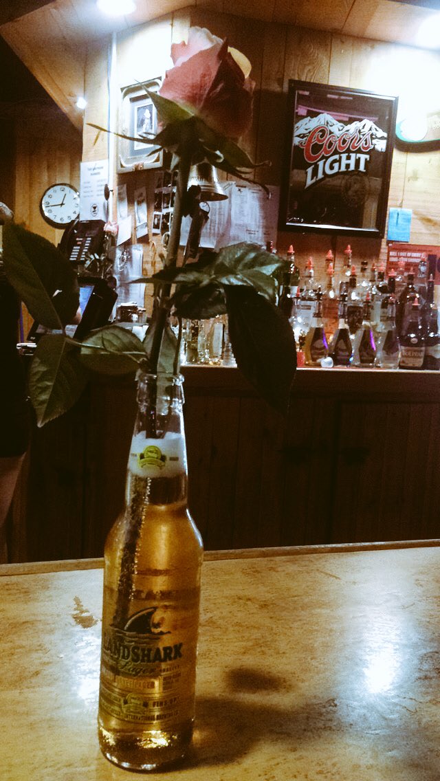 crstnalee's tweet photo. Romance in a bottle. ❤️🍺 @LandSharkCA @StampedeCorral https://t.co/QEEkrxZiqv