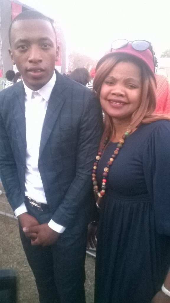 KuneneThandeka2's tweet photo. #team safa naye #teamMbize @Mkokstad @ukhozi_fm #kuyafiwa bumnandi thax Dumi you are so humble https://t.co/0YNdGATBNG