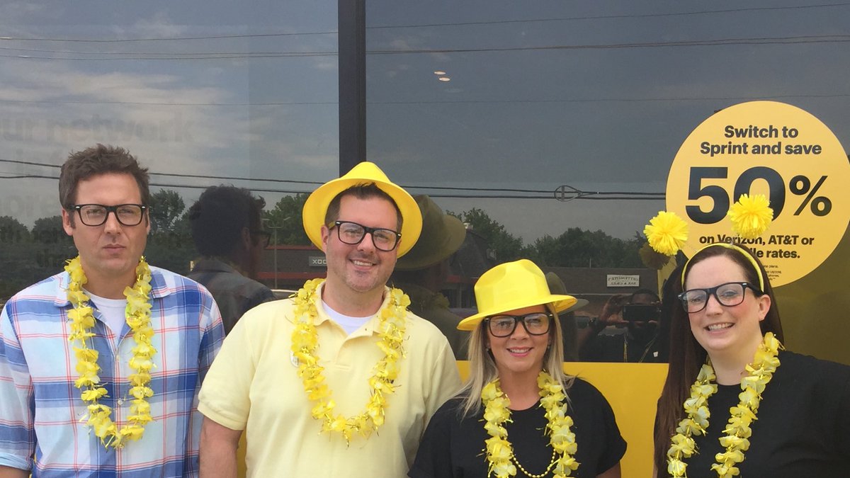 Adam_Cruts's tweet photo. @sprint BTRO in Florissant @paulmarcarelli glasses going strong! @tpshaughnessy @j8o8e8 @jocolts @SprintGuyKyle https://t.co/hIcjOZhxDt
