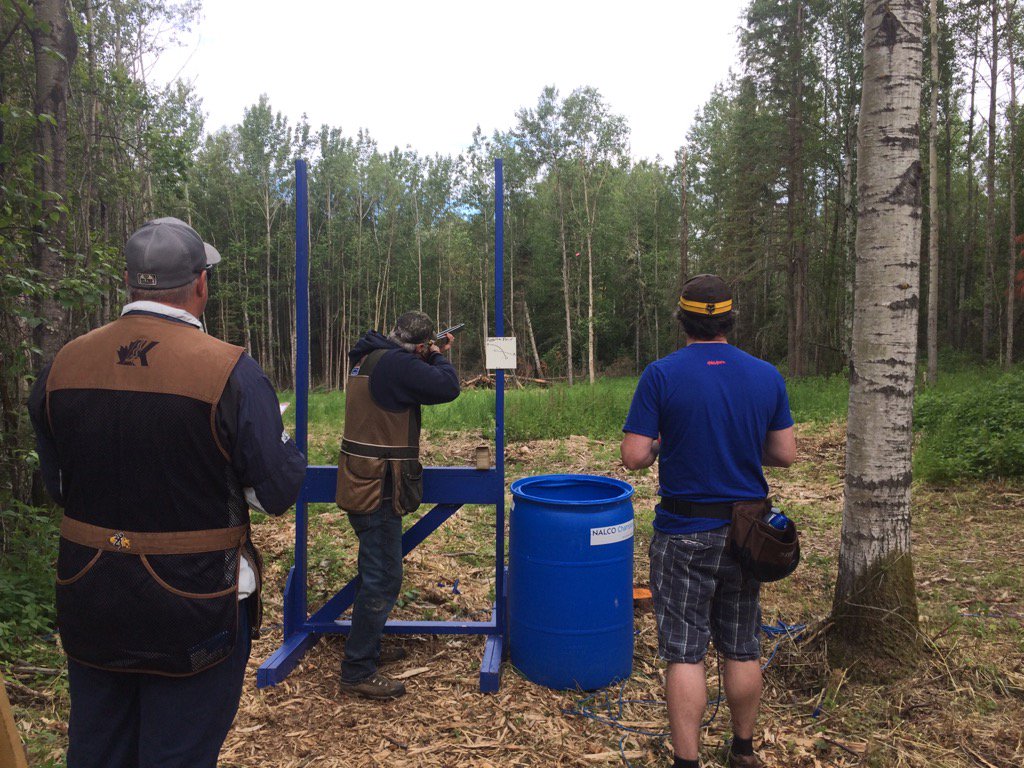 kearneyfire's tweet photo. Oilmans shoot #slavelake #rodandgunclub fun shoot. Well I'm holding my team back LOL https://t.co/02XqrcouUB