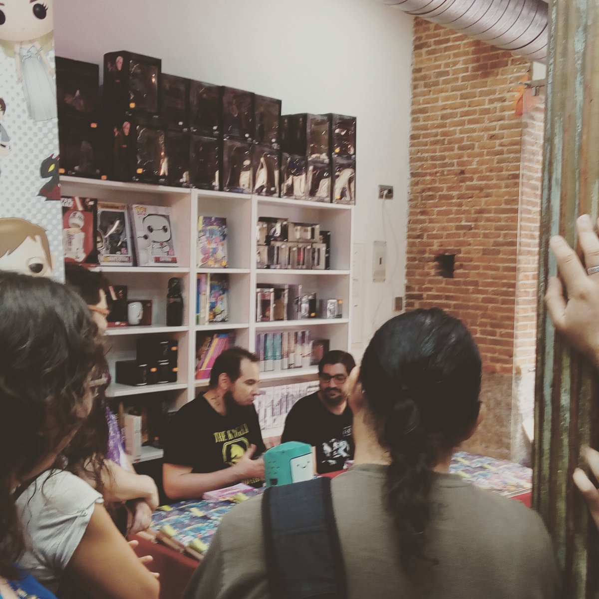 Nosolorol's tweet photo. Comienza la charla sobre #HoraDeAventurasJDR #FindeChachi en Atlántica 3.0 (calle Limón) ¡Zuzumba! https://t.co/tiHnzkPqZ0