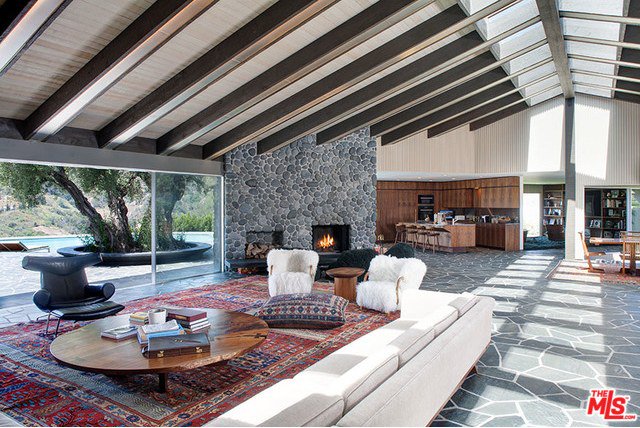 ArchDigest's tweet photo. Adam Levine and Behati Prinsloo list their Beverly Hills home for $17.5 million: https://t.co/9nCSk7xQ56 https://t.co/RwCik2kmNx