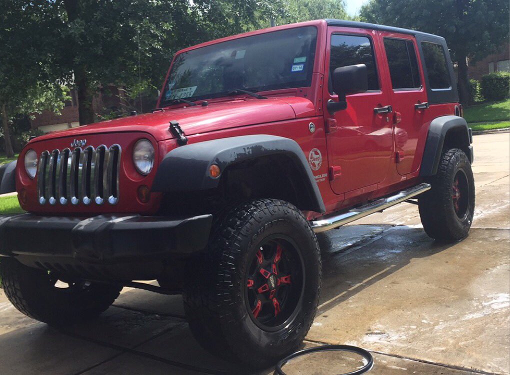 txwill94's tweet photo. Bae just took a bath! #Jeep #JeepLife #JeepsOfTexas https://t.co/DUI4t5eHS3