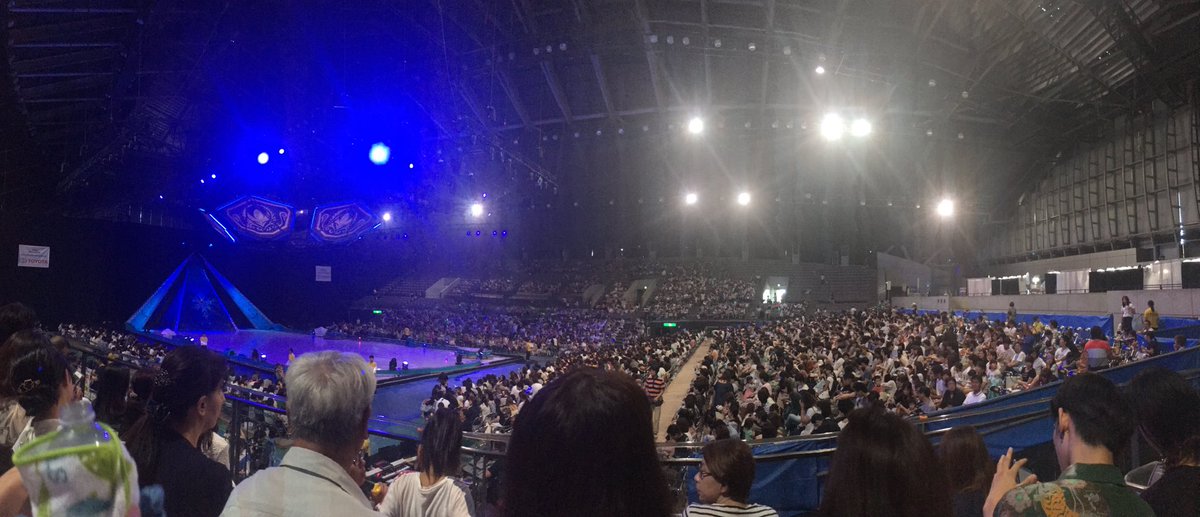 mskc_710's tweet photo. 11月はここがニホプロのライブ会場 https://t.co/OjUq9k7NDQ