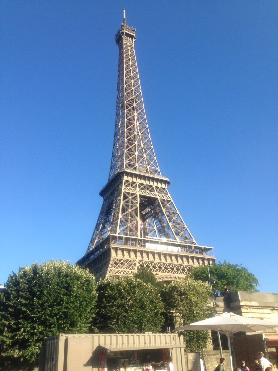 MarineDucout's tweet photo. Paris est vraiment une ville magique ! #Paris #TourEiffel https://t.co/M9A3t0jXW2