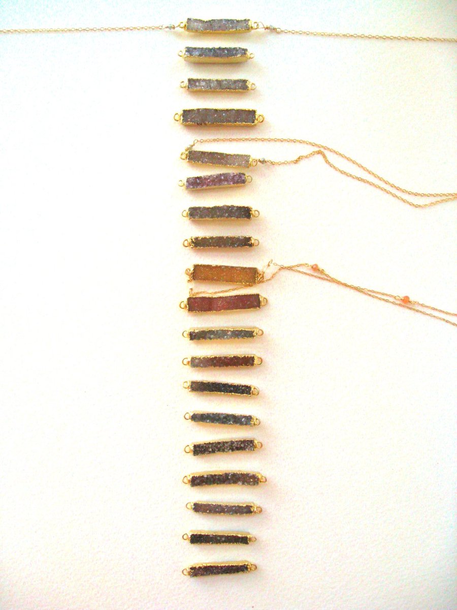 VitrineDesigns's tweet image. Druzy Bar Necklace Dipped Gold white grey taupe Multiple neutral color… etsy.me/1waBubW #fashion #WhiteDruzy