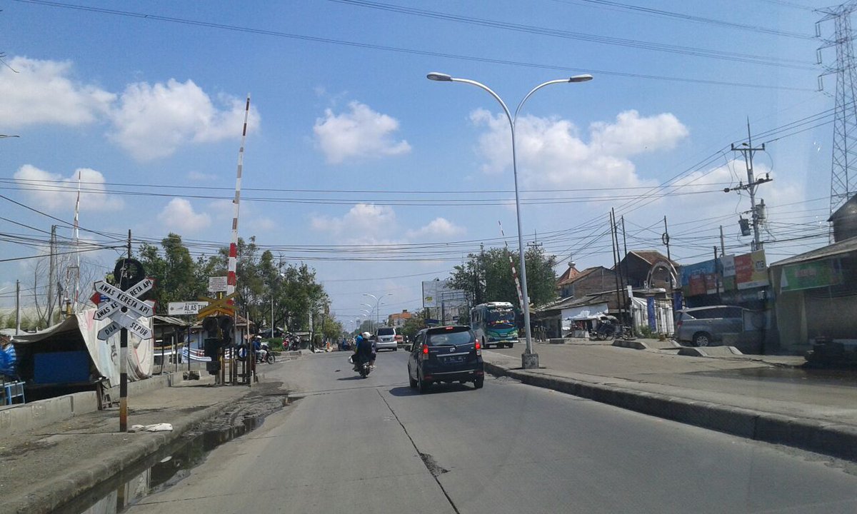 perhubunganjtg's tweet photo. #InfoMudik kaligawe trpantau lancar msh ada genangan rob.. @ganjarpranowo https://t.co/kVXCAM2q4q