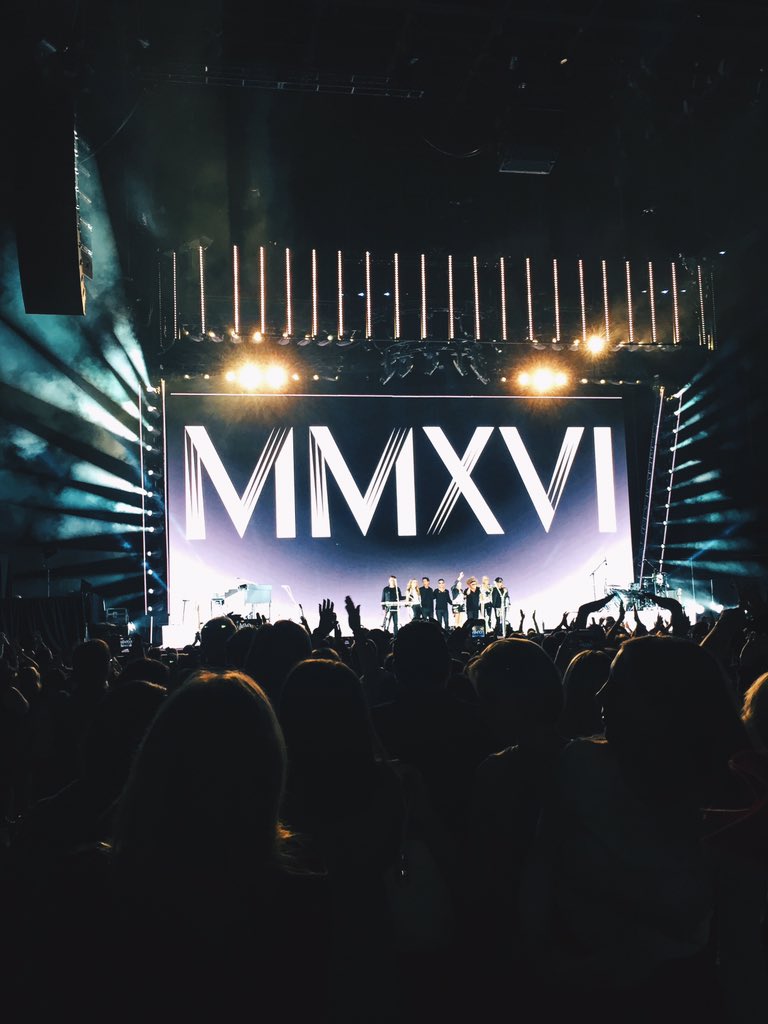 brookeh93's tweet photo. The Chicks ππΌ BEST NIGHT EVER β€οΈ #DCXPortland https://t.co/a2wuzeLyD7