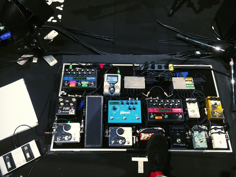 Back Number バックナンバー 清水依与吏の使用ギター エフェクター ギタリストの使用機材を考える