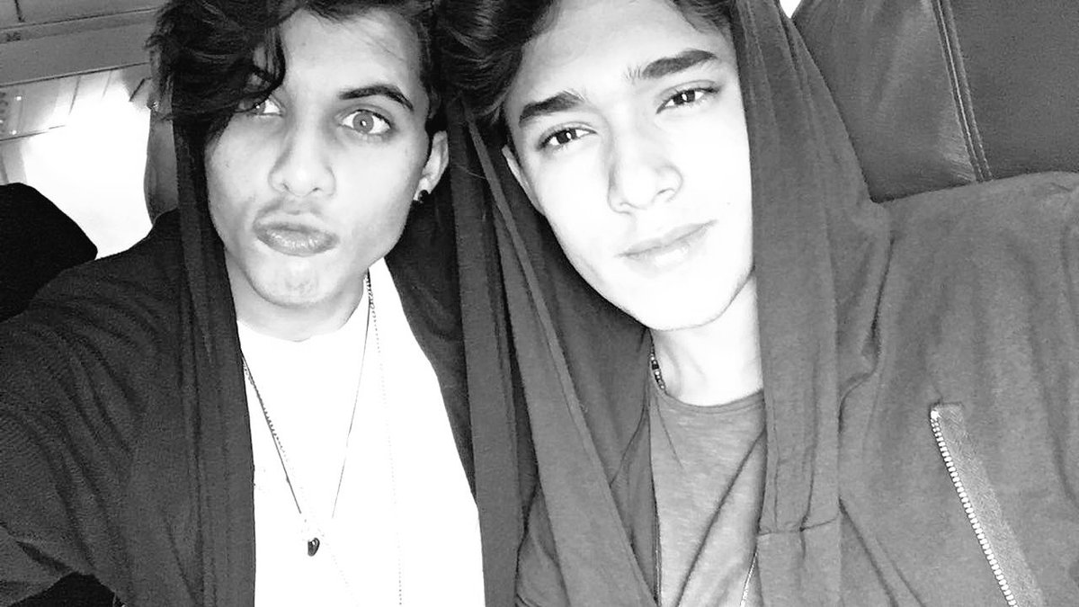 CNCOmusic's tweet photo. 📸😁☺️ #CNCOSelfie https://t.co/VDiVlDxszs
