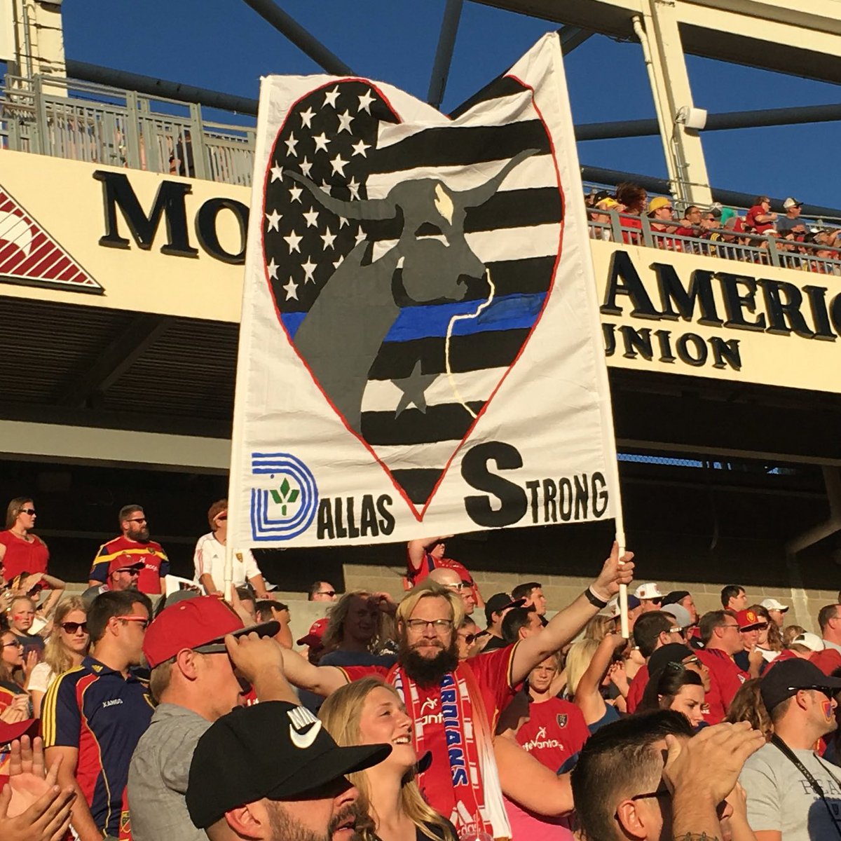 messedupRyan's tweet photo. My good man @Utahrd showing support #dallasStrong tough times and we all need to come together https://t.co/JRwAW6mzjO