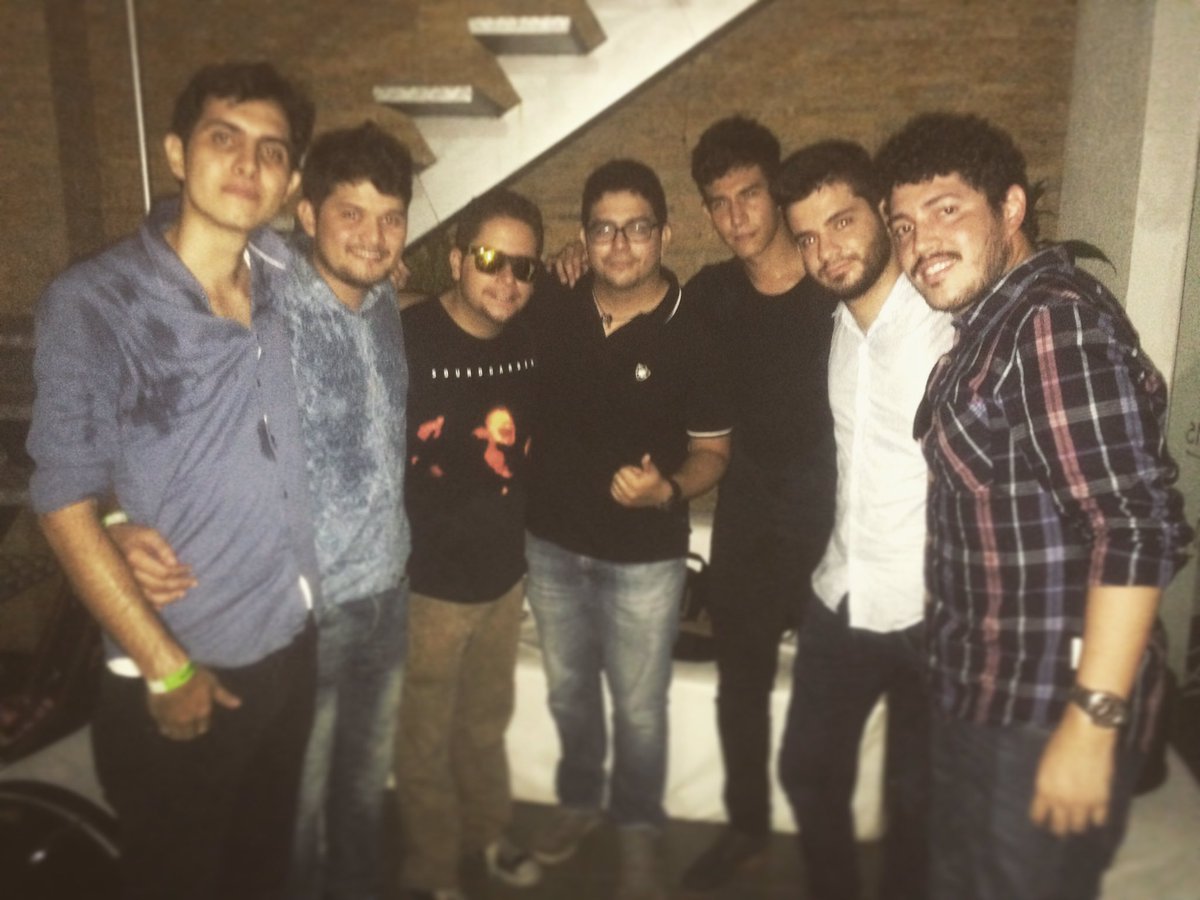 DeZeroMusica's tweet photo. Firme @DGyllians bacano volverlos a ver!!! #ProyectorEp #DeZero2016 @elrockodromo @radionica #SonidosColombianos https://t.co/Lu3phB4CvT