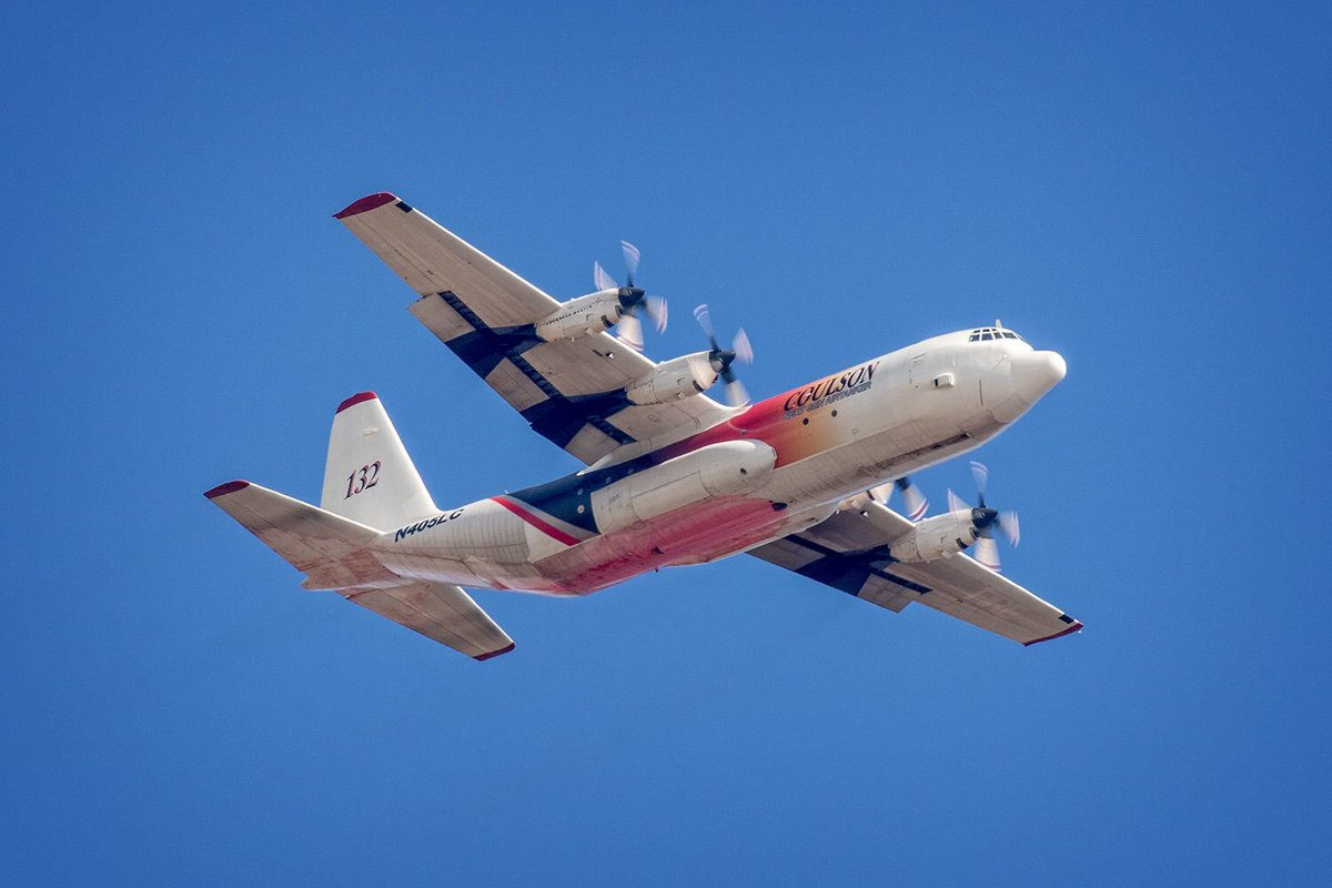 #Coulson NextGen #AirTanker #132 making its way to the #SageFire to make a drop in #StevensonsRanch earlier.
#C130H