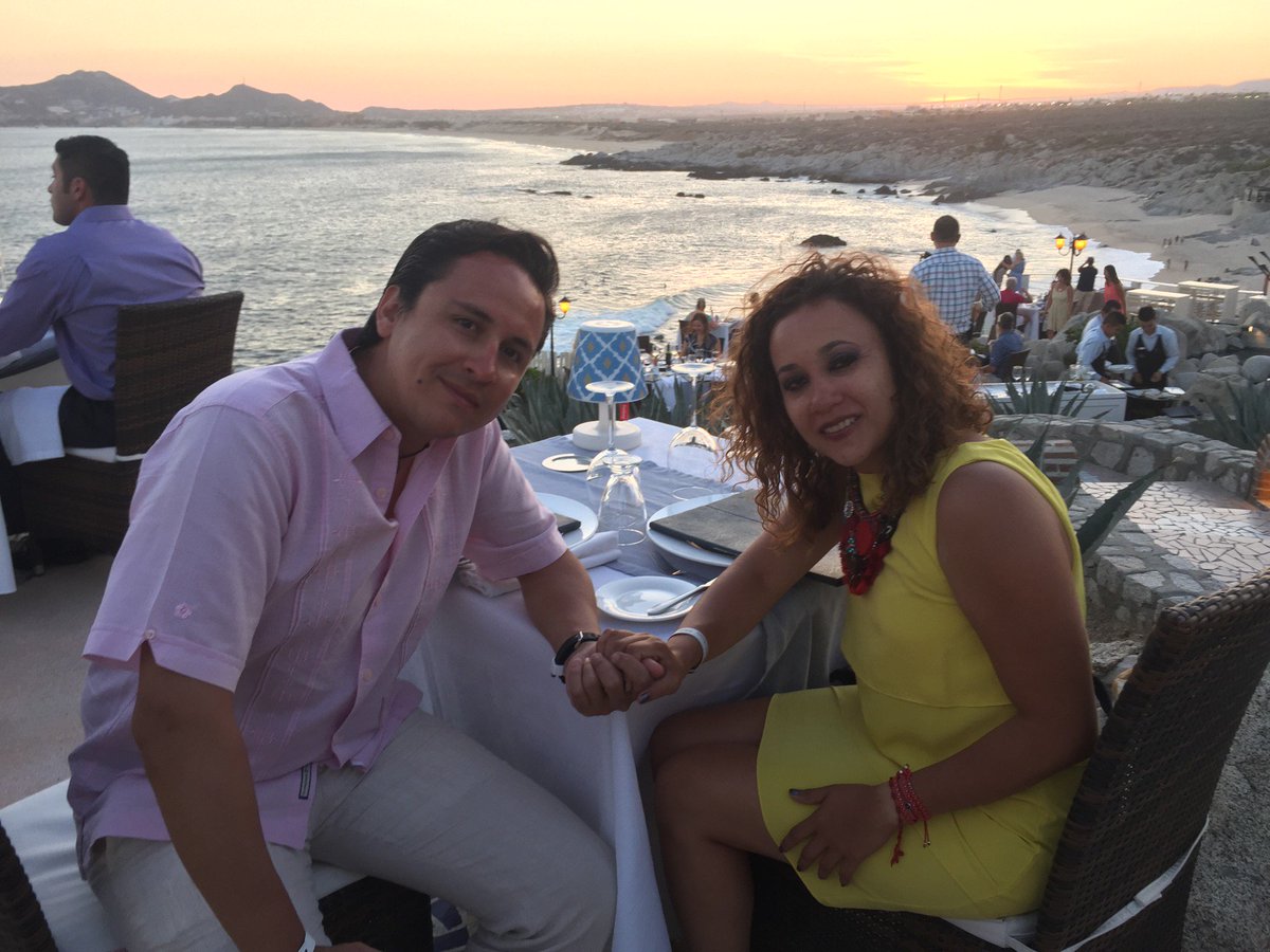 pakored's tweet photo. A cenar delicious y con una vista increíble! 😊 #SunsetDaMonalisa https://t.co/g9DXpnUwsT https://t.co/144SA8ulvB
