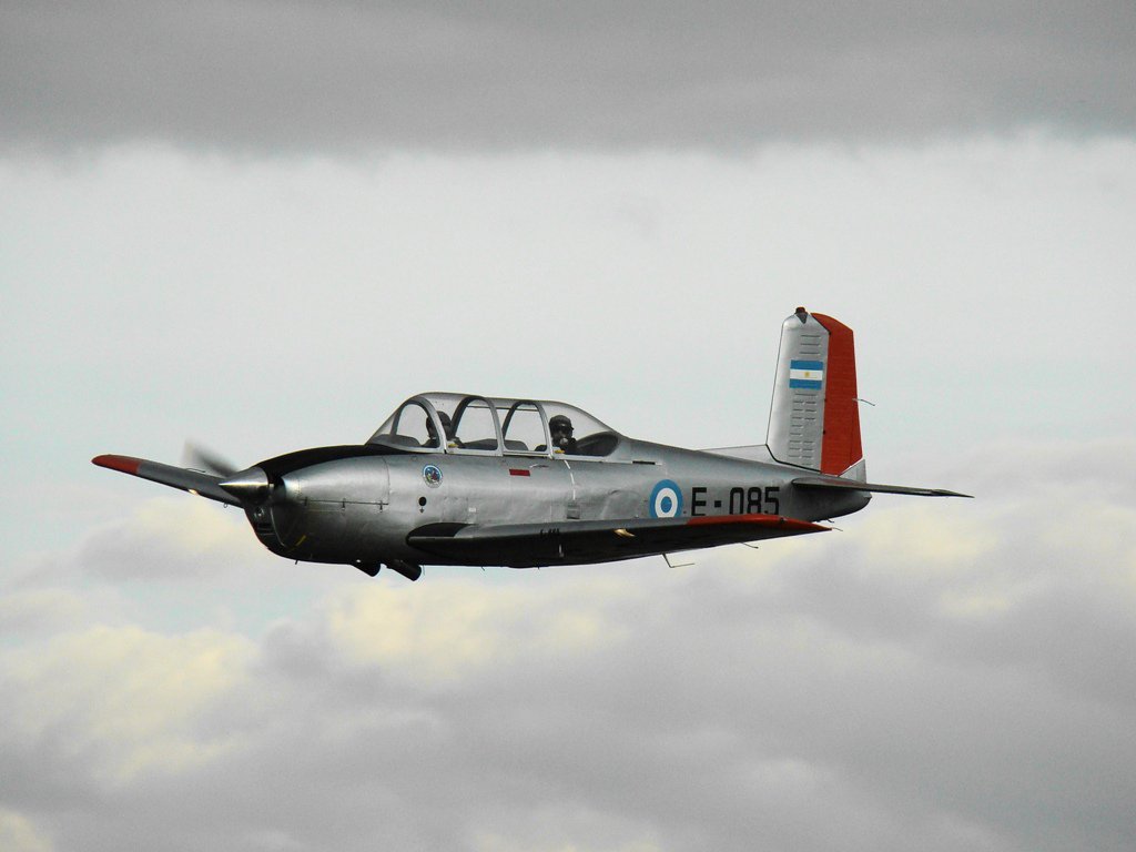 FAA_Ofc's tweet photo. Arriban los primeros monomotores Beechcraft B-45 Mentor, aviones de instrucción primaria @EAviacionMil #FAA https://t.co/W1caWs0EK0