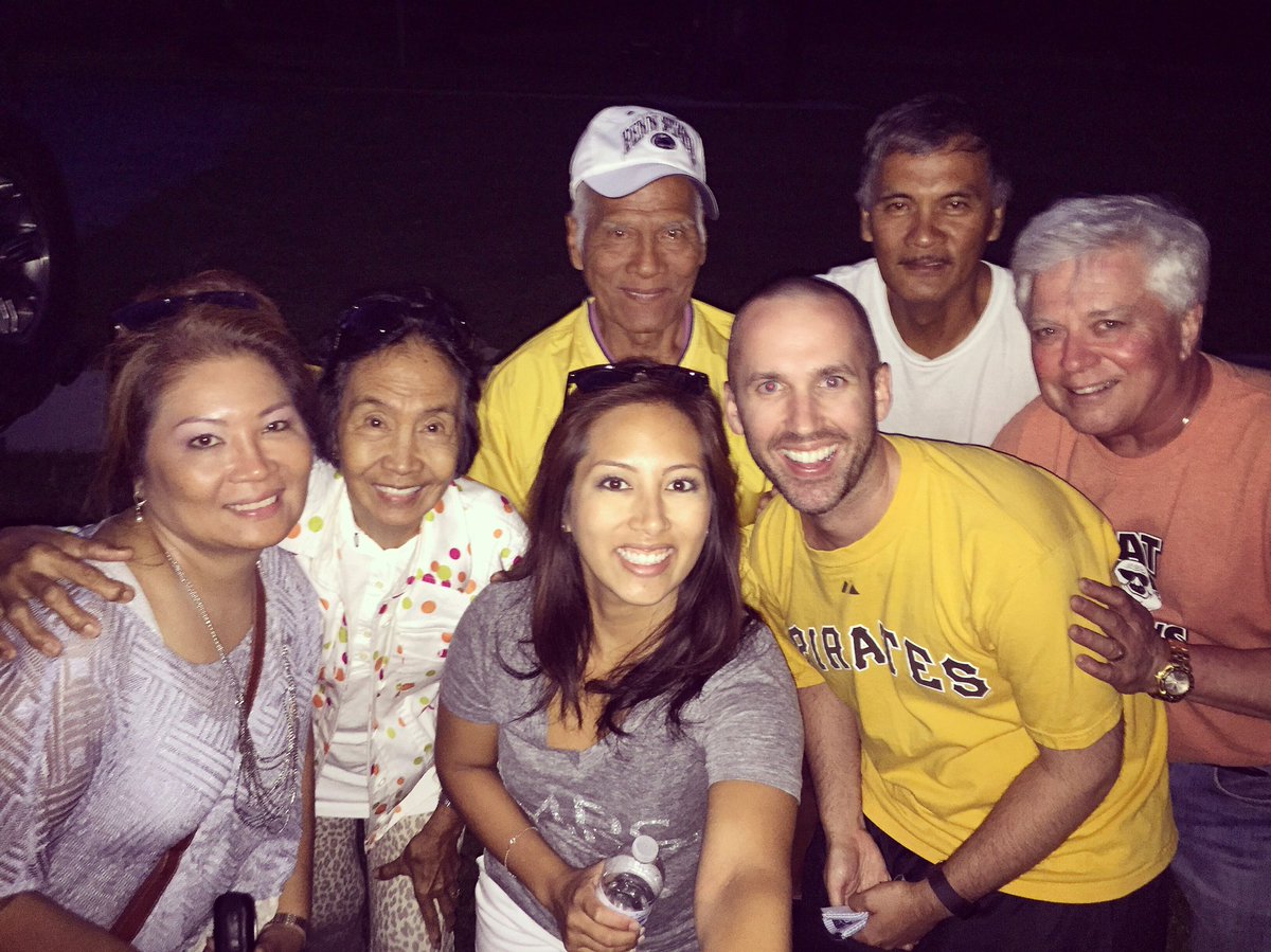 angelicaduria's tweet photo. Philippines family picnic selfie! #reverseselfiestick #FirsttimeinUSA https://t.co/kbVWxj43wy