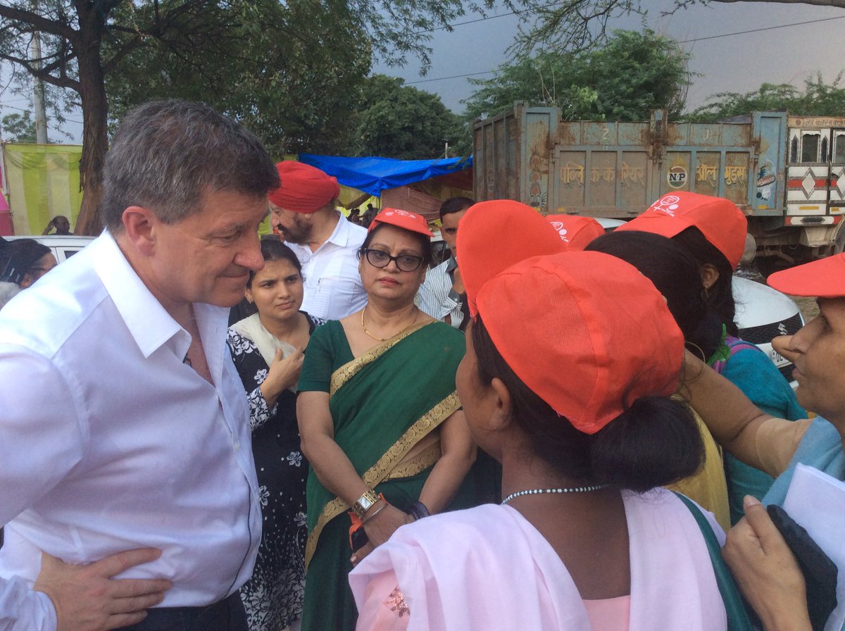 AsiaIlo's tweet photo. Indian domestic worker take the chance to tell ILO DG @GuyRyder about their lives. https://t.co/bIXW8HF50o