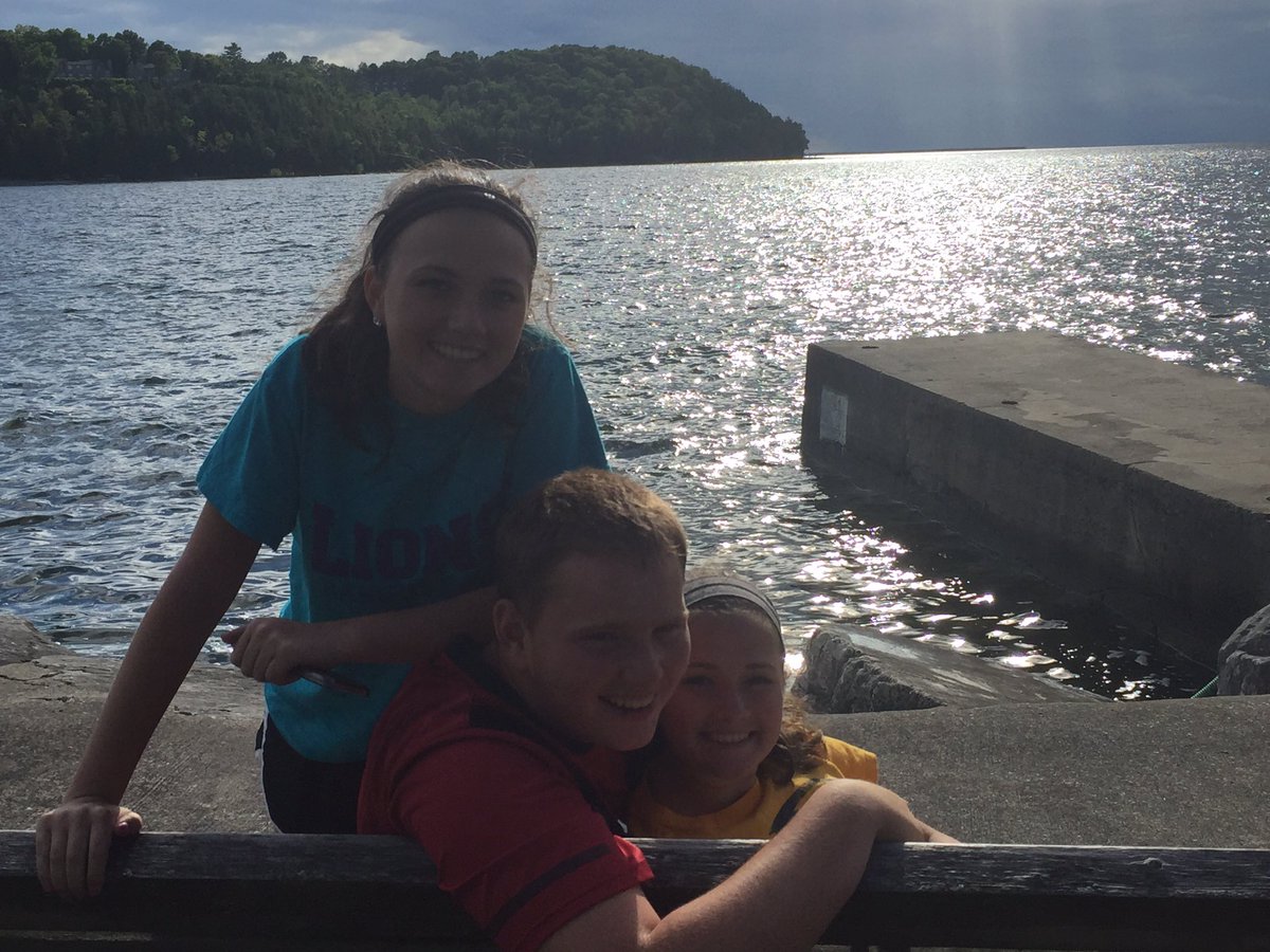 KenMcCormickIII's tweet photo. Finished a great #doorcounty vac w/ a round of #RedPutter mini-golf w/ these monkeys. Still fit in the chair #family https://t.co/6orURkCdOG