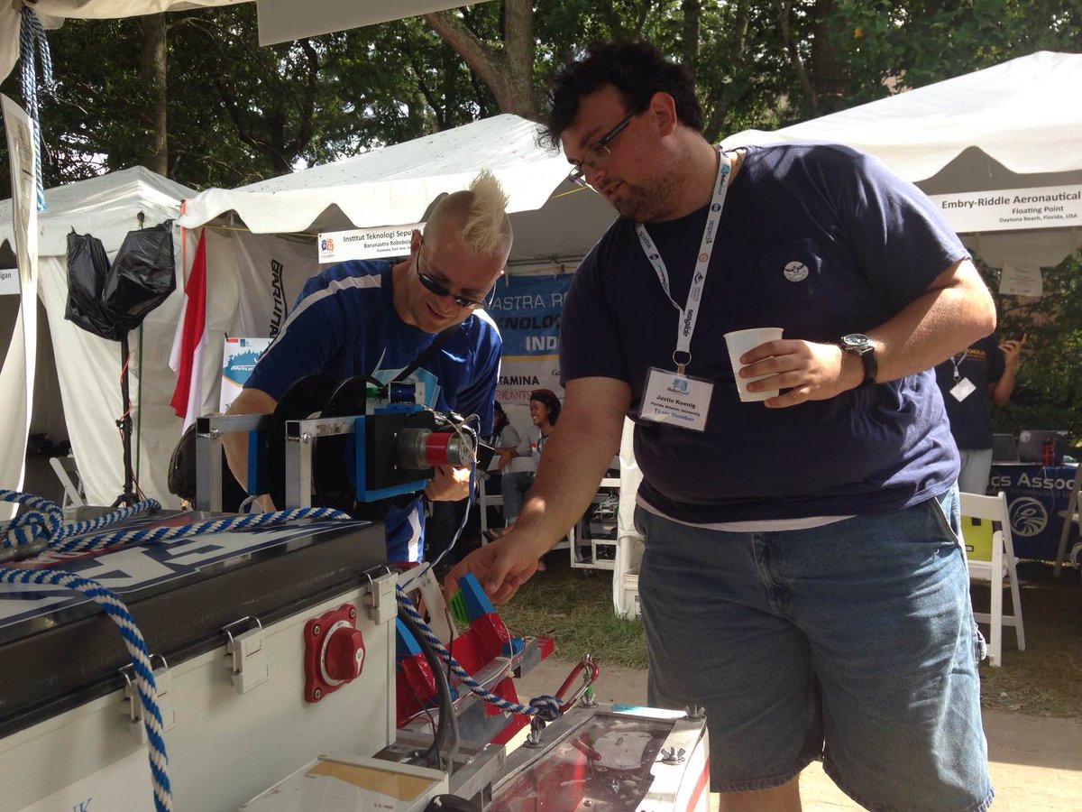 2_Hullz's tweet photo. Great qualify run day. 
#RoboBoat #RoboNation @AUVSIFoundation https://t.co/ZgQjp9dxfX