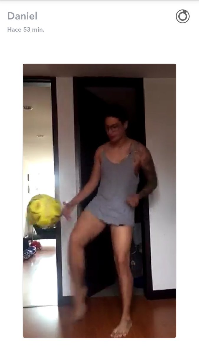 Adrianagal26's tweet photo. me puedes explicar que paso porque andas en calzones chiquito😳💘 @PaisaVlogs https://t.co/ozKNG3pPnj