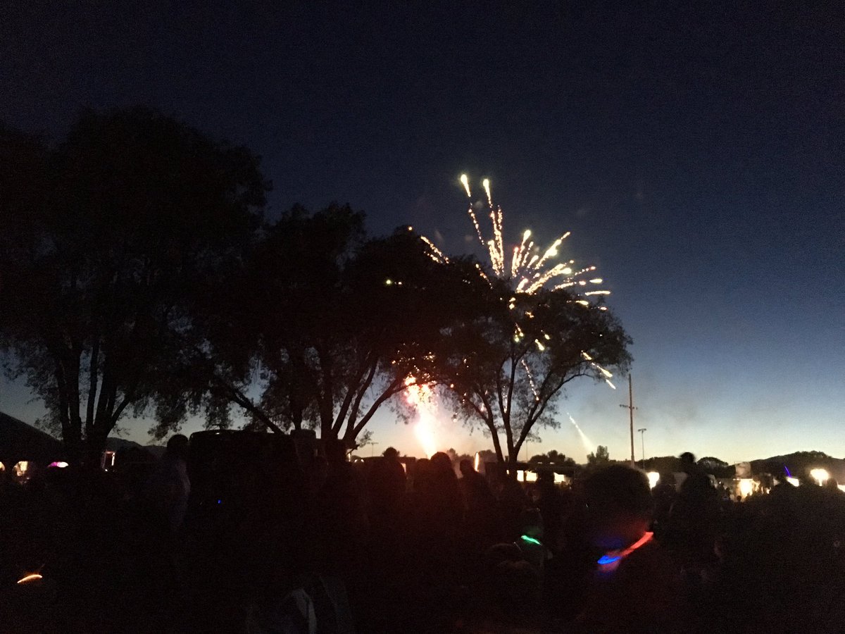 muzzyelk's tweet image. @AmericanForkAFC #fireworkfail. Nice work AF!
