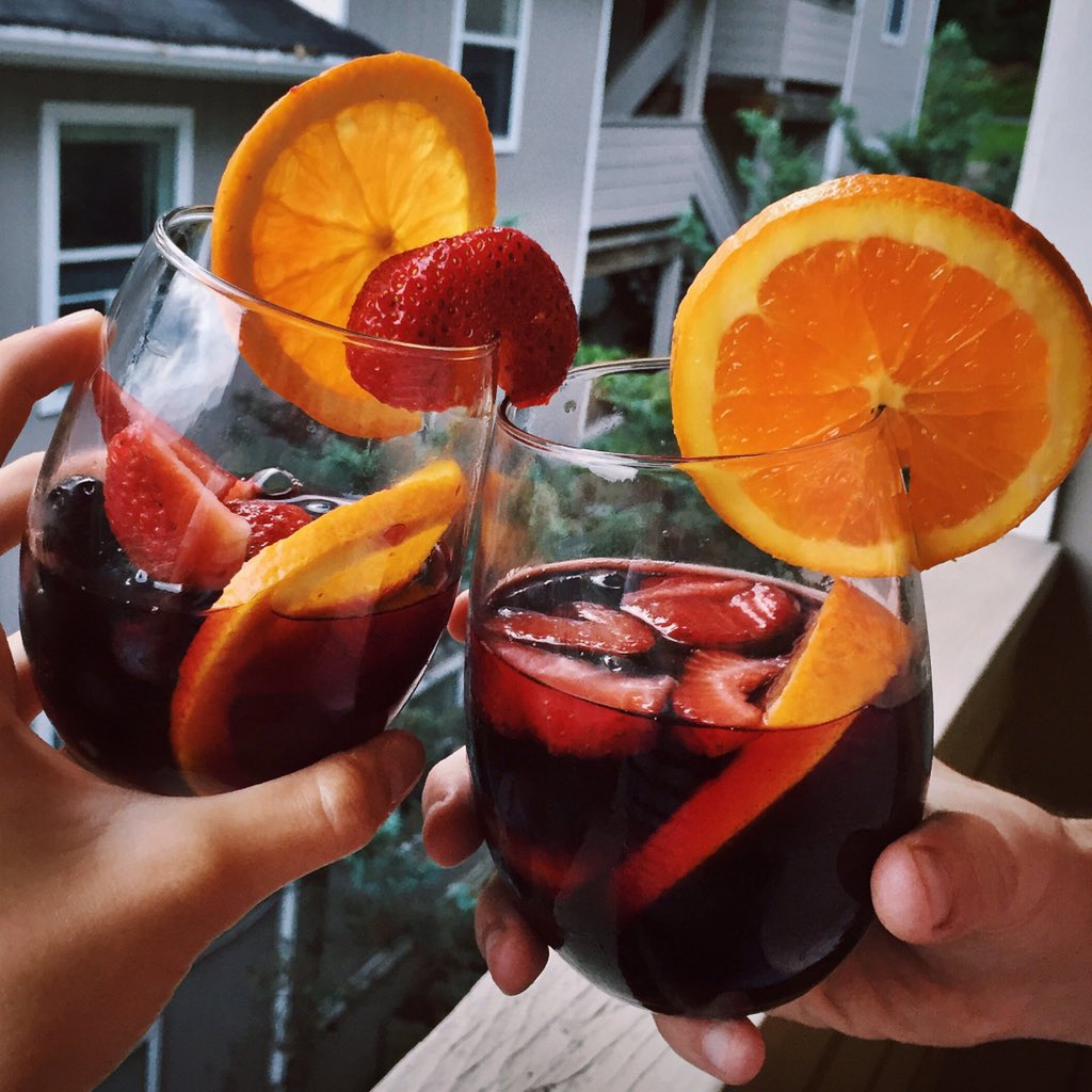 Saturday night = Sangria night 🍊 #cheers #drinksintheair