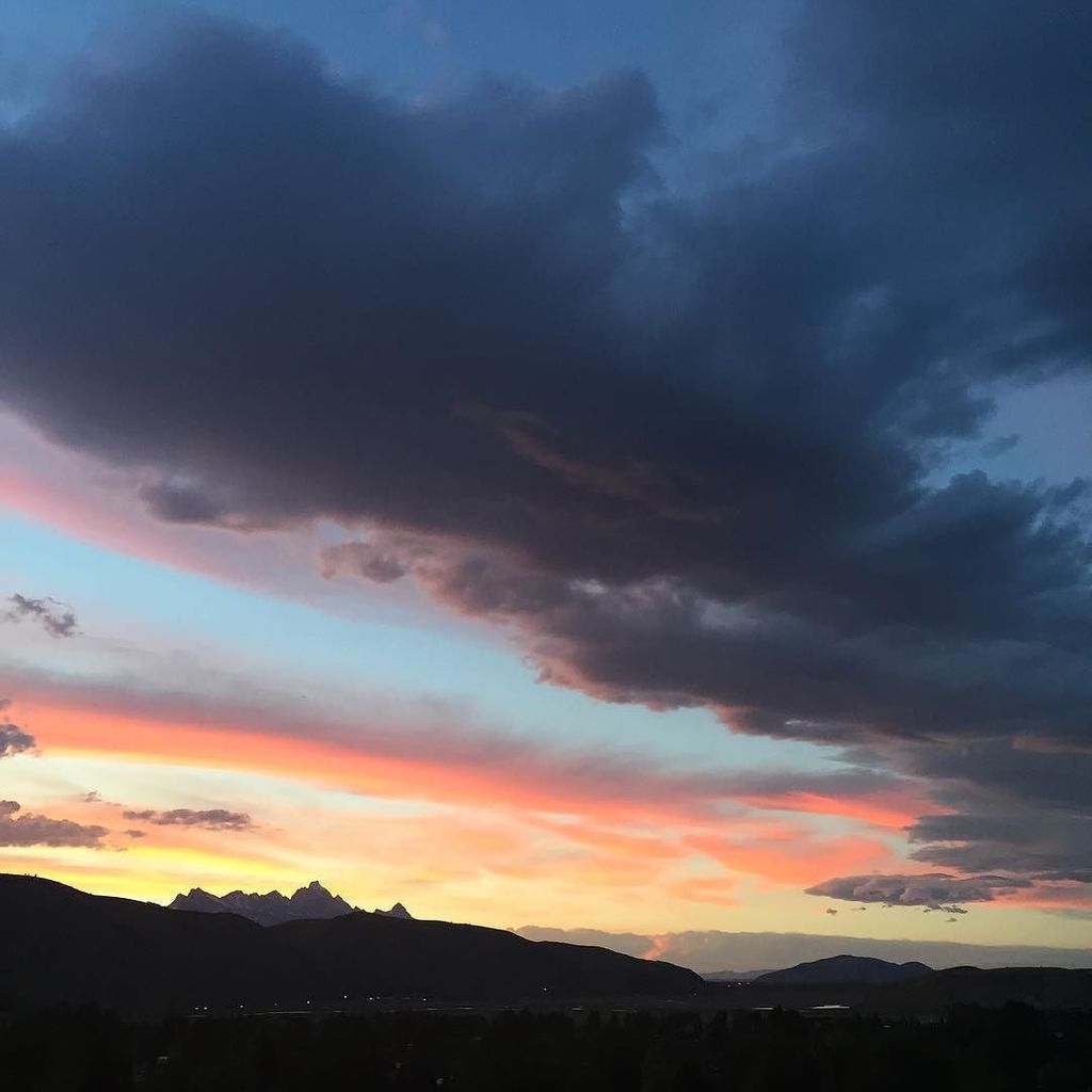 MADEJacksonhole's tweet photo. Sunsets in the Tetons - #jacksonhole #july #wyoming #thatswy #tetons #grandtetons #snowkin… https://t.co/beSiZEv0bL https://t.co/jiBMt1zdKL