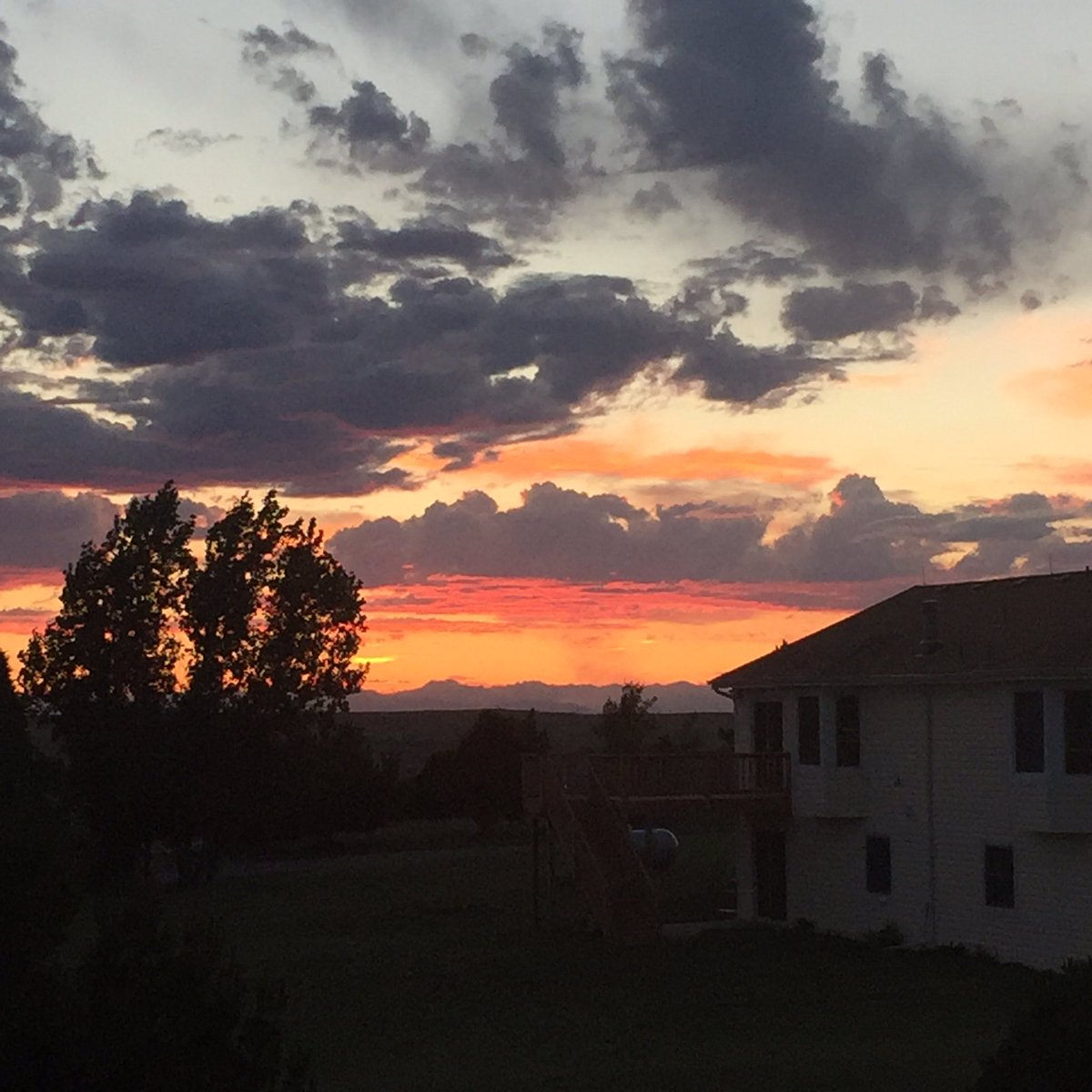 oktoberskulls's tweet photo. 🌛🌝🌜Beautiful Skies here in #colorfulcolorado #elizabethcolorado #lovemystate #moonchild https://t.co/PTlyVOJne4