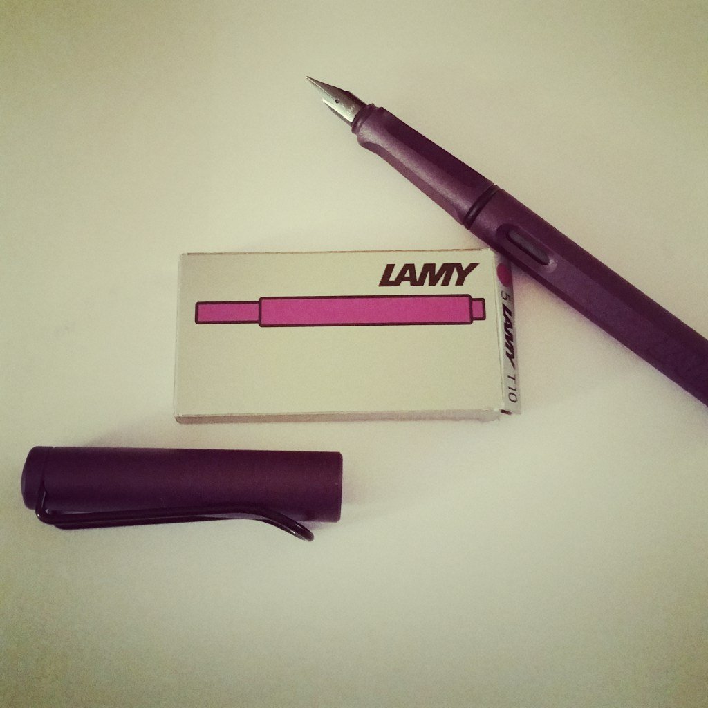 InkedNibBlog's tweet image. Review: Lamy Safari Dark Lilac Pen and Violet Ink inkednib.wordpress.com/2016/07/09/rev…