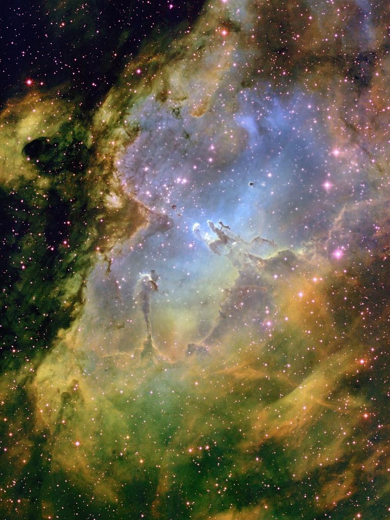 창조의 기둥 성운 (독수리 성운) NGC 6611
거리:6,500광년
이곳은 새로운 별들이 생성된다. 그래서 창조의 기둥이라고 붙여졌다.
현재 이 성운은 항성풍의 영향으로 무너지고 있다고한다.