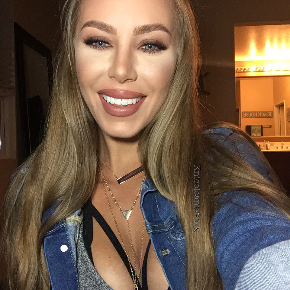 Nicole Aniston on Twitter.