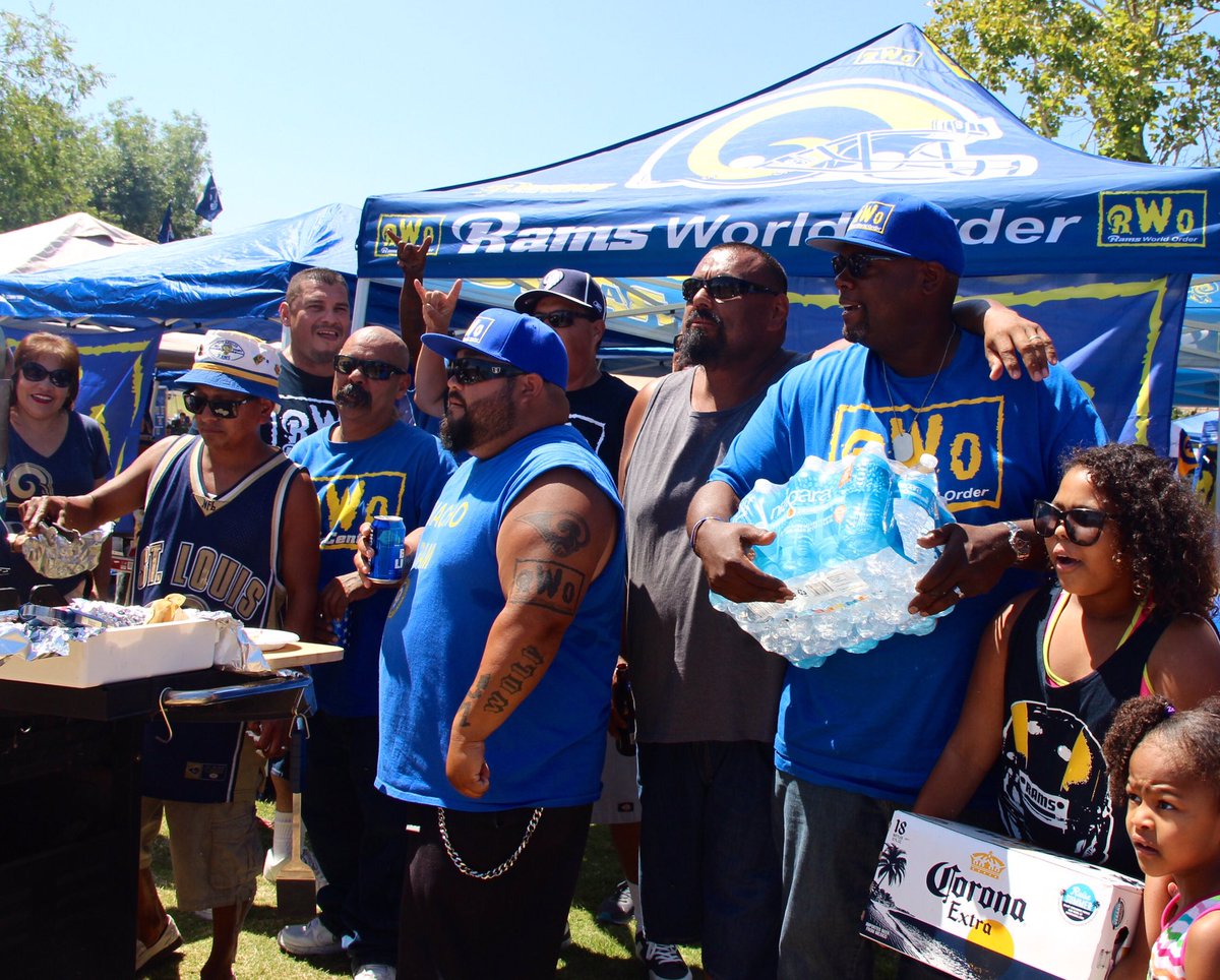 roblespan's tweet photo. #RamFest2016 @rams @ramsworldorder @MikeMikerodnwo @ajsportsfan @CBSLA 🤘🏽🐑🏈😎💙💛 https://t.co/wTmBjP9Y6X