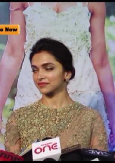 Flowersmell_'s tweet photo. The gorgeously Effortlessly @deepikapadukone ( @selenadeepikas @sweetaaa__ @ysmnly @xfilmysoul @RKs_lovely @ItsPBee https://t.co/AmCxoIMPAv