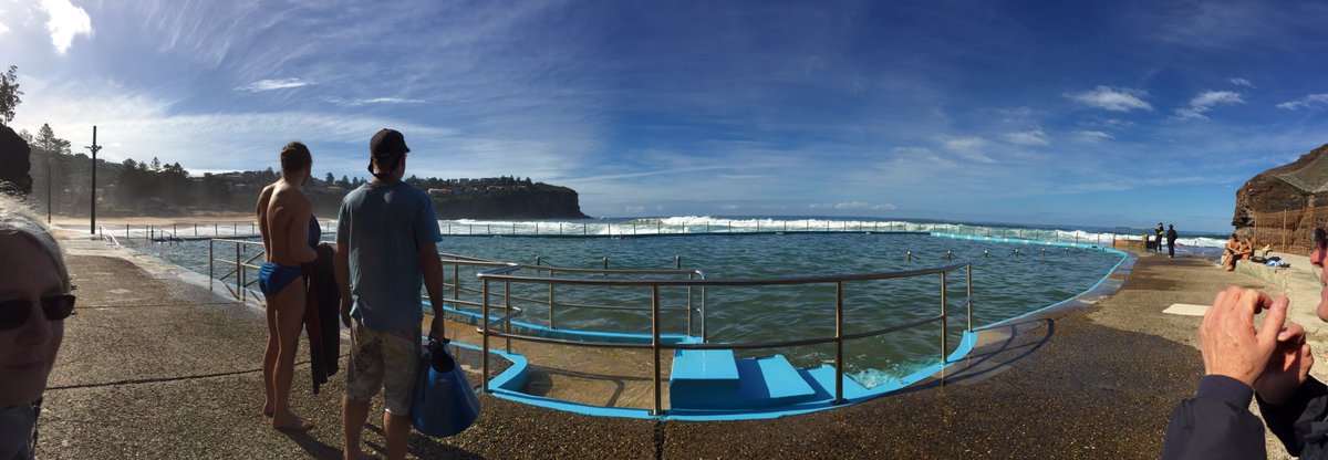 AlexJonesSculpt's tweet photo. #coolestpool , waves breaking in from the ocean,now that's an infinity pool! #Bilgola Beach https://t.co/aGKZJqc2G2
