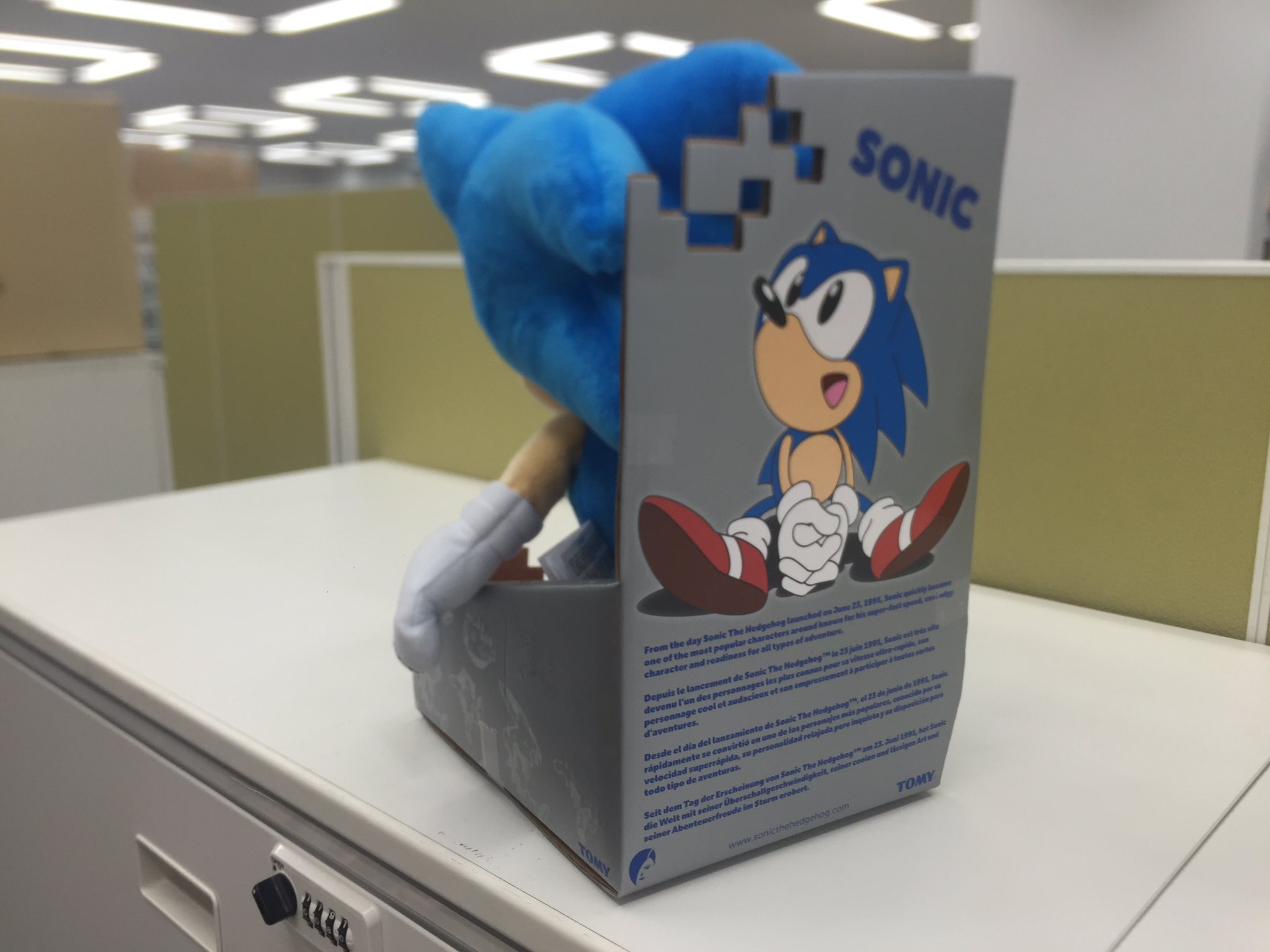 激レア 希少 ソニック・ザ・ヘッジホッグ ぬいぐるみ Amazon.co.jp: Kidrobot ソニック・ザ・ヘッジホッグ 16インチ