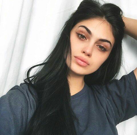 gracexmartinez's tweet photo. Heyyy new fake 😃 rt for me please? https://t.co/ekUXwJpXJK
