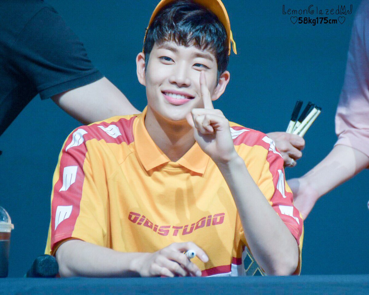 LemonGlazed_MJ's tweet photo. 160709 구로 팬싸
#아스트로 #MJ #엠제이 #명준 #ASTRO @offclASTRO @fantagiomusic https://t.co/dlLRva1QEl