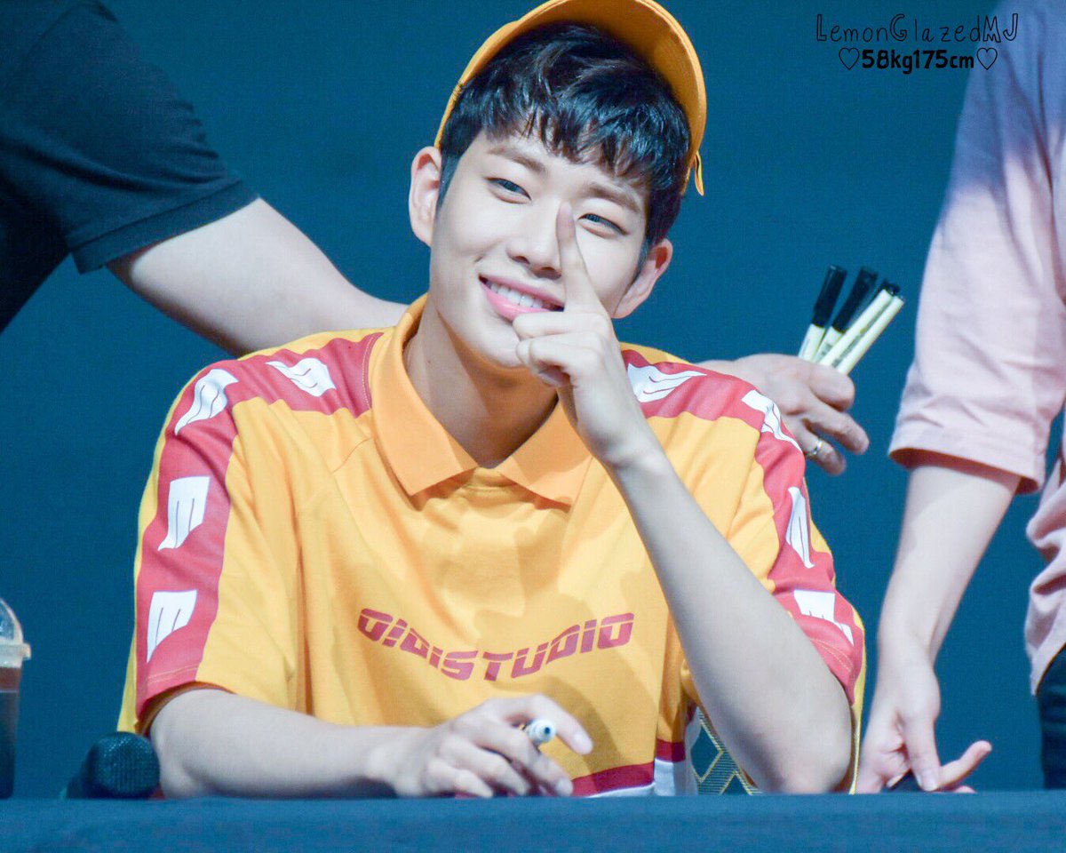 LemonGlazed_MJ's tweet photo. 160709 구로 팬싸
#아스트로 #MJ #엠제이 #명준 #ASTRO @offclASTRO @fantagiomusic https://t.co/dlLRva1QEl