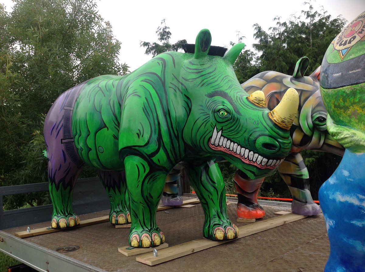 RhinosaurCav's tweet image. @JennyLeonardArt looking fearsome #GreatBigRhinos @GreatBigRhinos