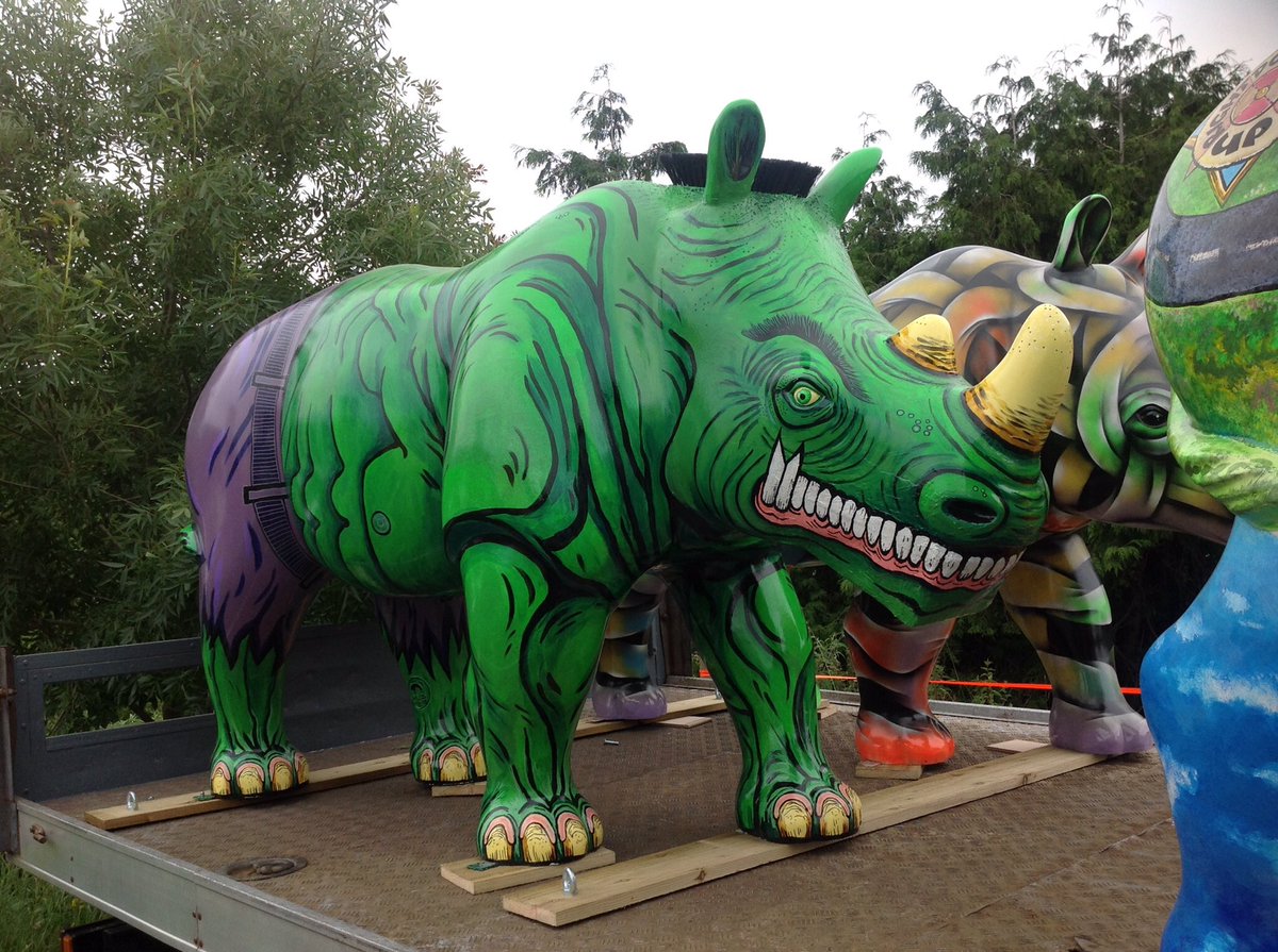 RhinosaurCav's tweet image. @JennyLeonardArt looking fearsome #GreatBigRhinos @GreatBigRhinos