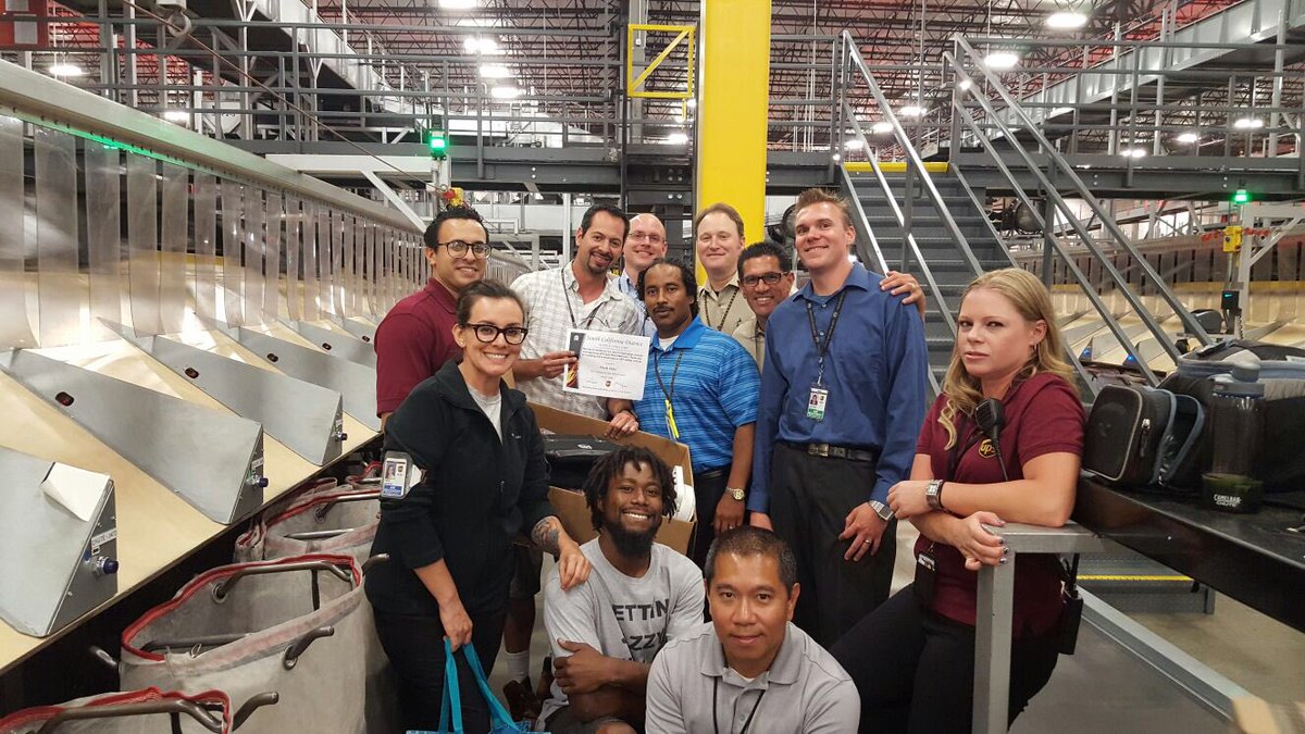 Congratulations to Mark Idda for 12 years working safe & incident free. Keep up the good work.@hrbobbyups #WeAreUPS