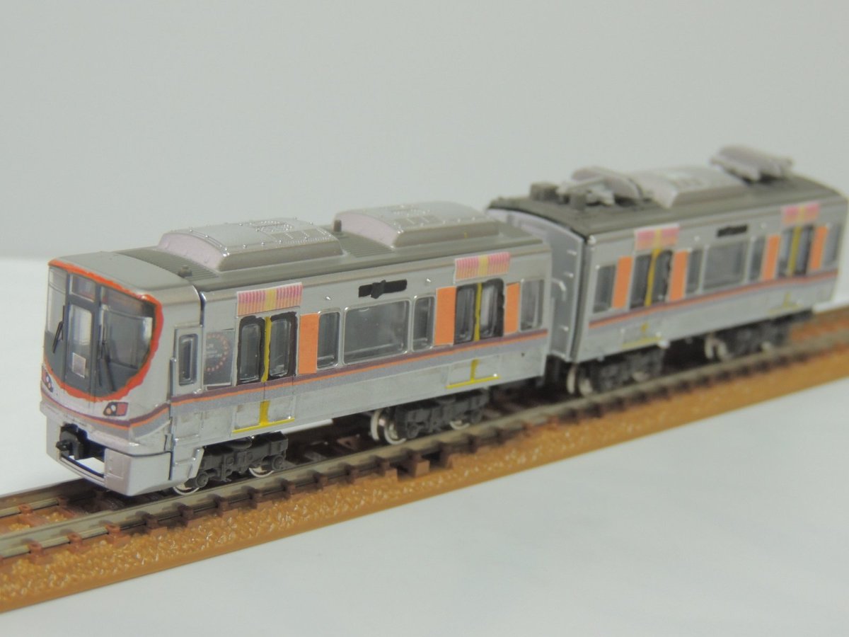 323系をBトレで作ってみました．種車として225系を使いました． #bトレ